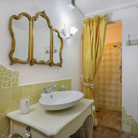 Basilimo Di Hill Apartmán